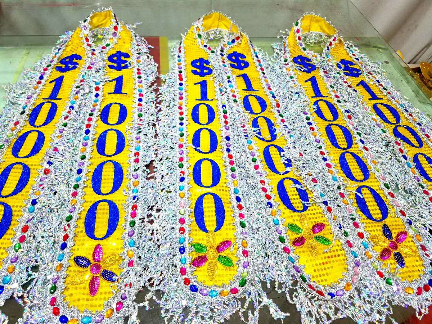 山东旗帜布批发厂家 蕾丝刺绣花场绶带出口东南亚国家(图1)